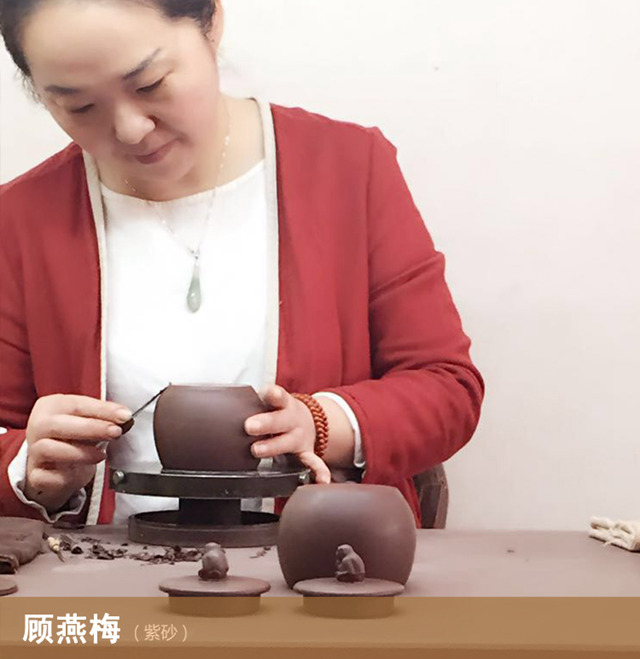 18岁就走上了制壶的道路,师从姑姑顾杏娟(工艺美术师),至今已经与紫砂