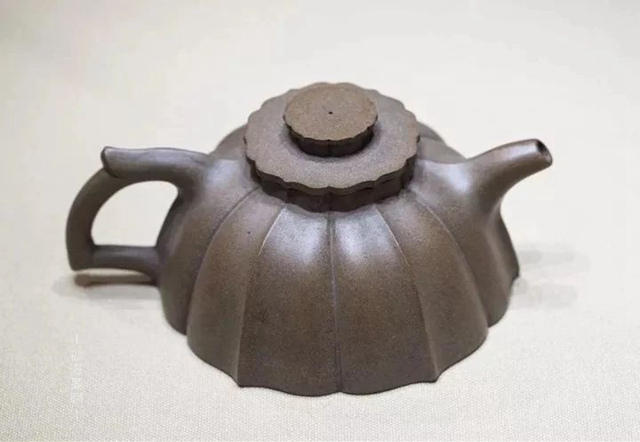 陈鸣远菱花形壶 北京艺术博物馆藏品