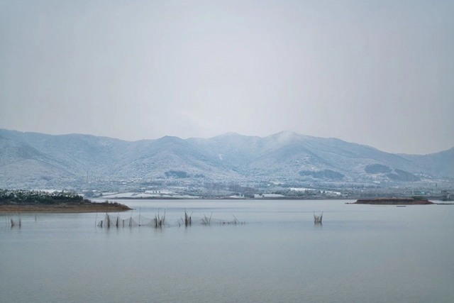 阳羡溪山雪景