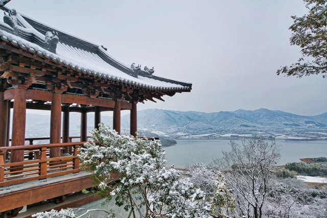 阳羡溪山雪景