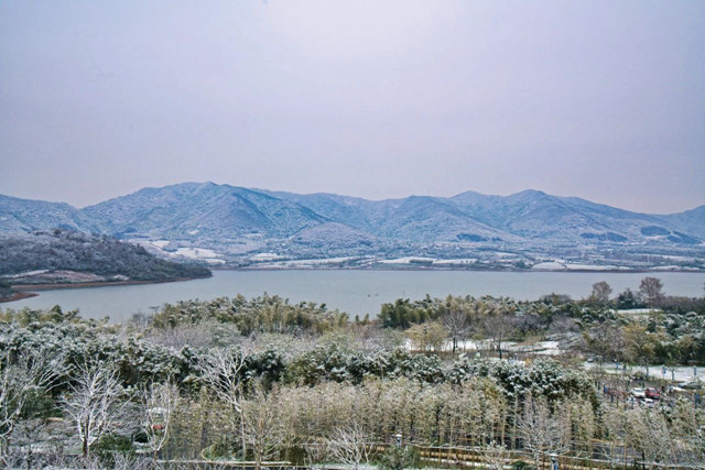 阳羡溪山雪景