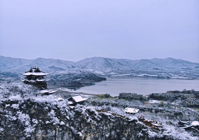 阳羡溪山雪景