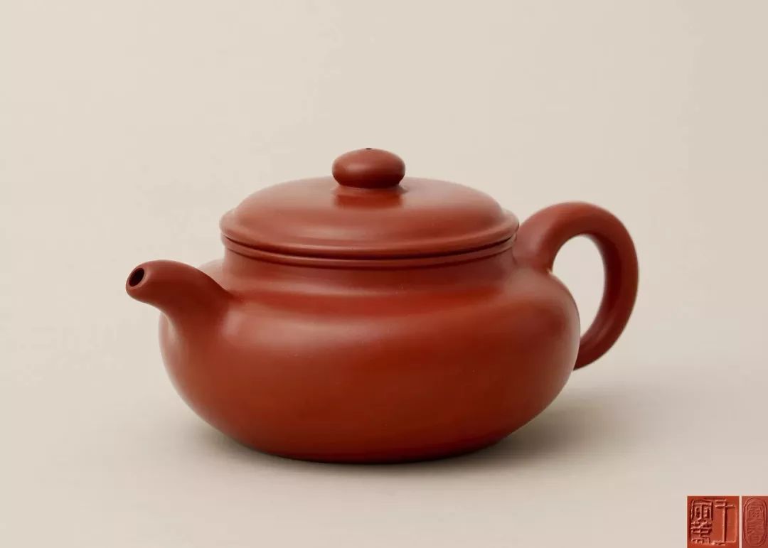 An inscribed Yixing teapot and cover, Attributed to Shao